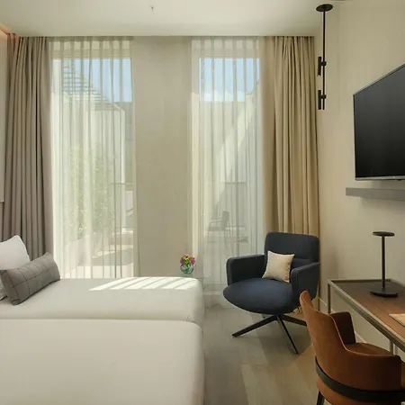 Nh Collection Citylife Otel 4*