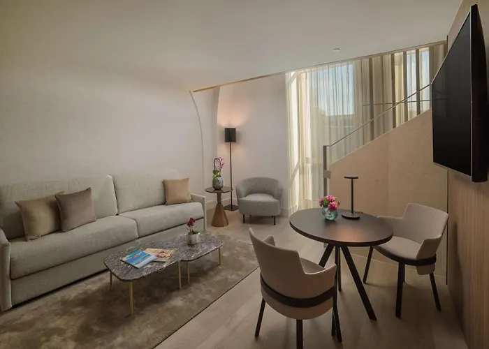 Hotel Nh Collection Citylife 4*
